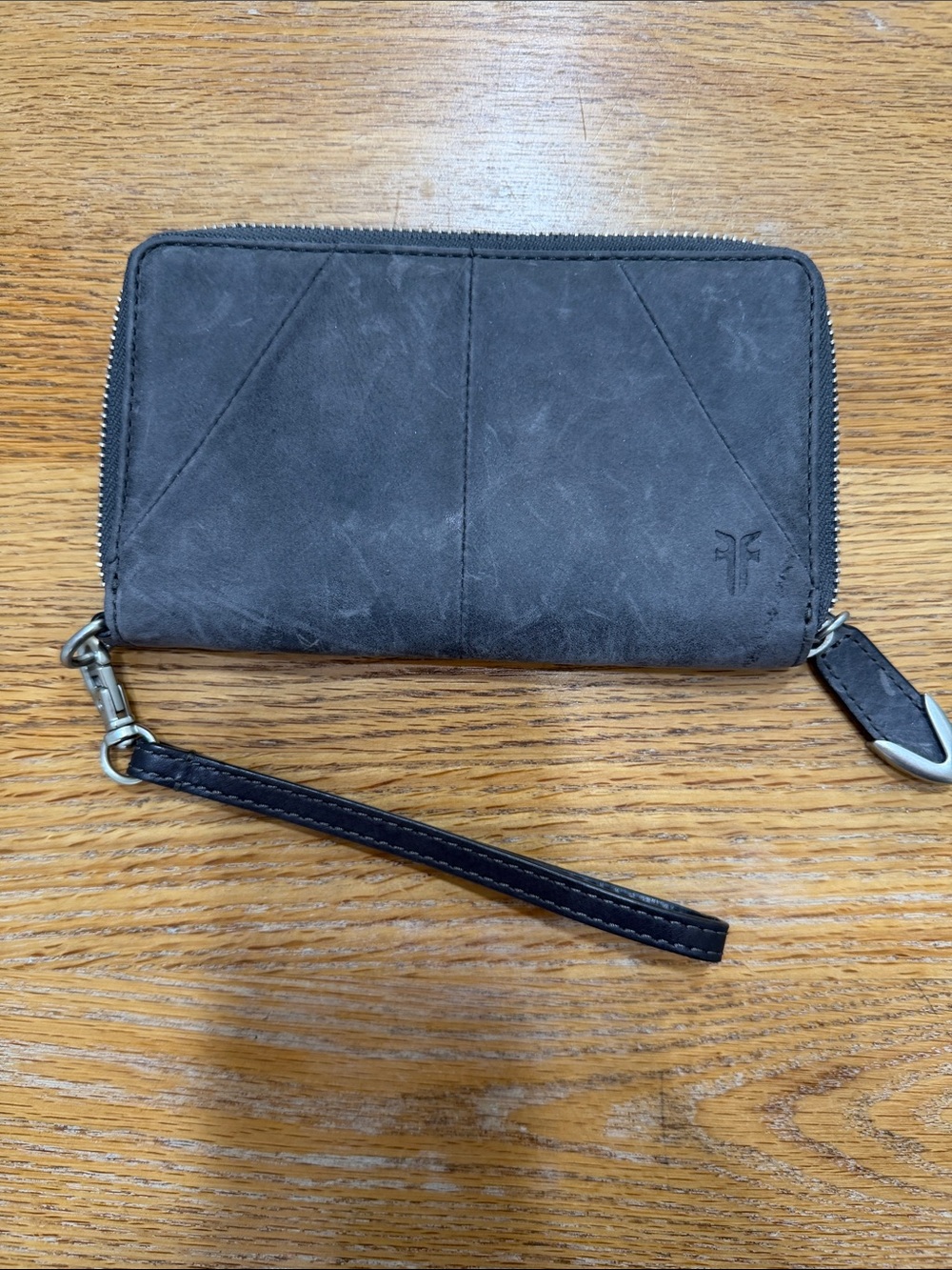 Frye Distressed Leather Zip Wallet Wristlet Gray